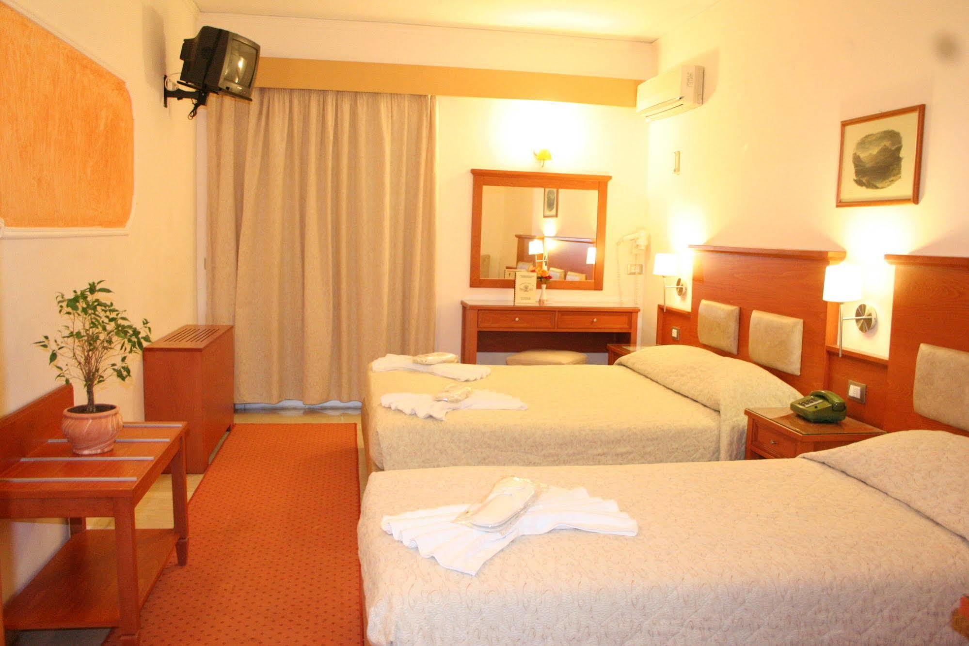 Paradise Lost Hotel-Apartments Толон Екстериор снимка
